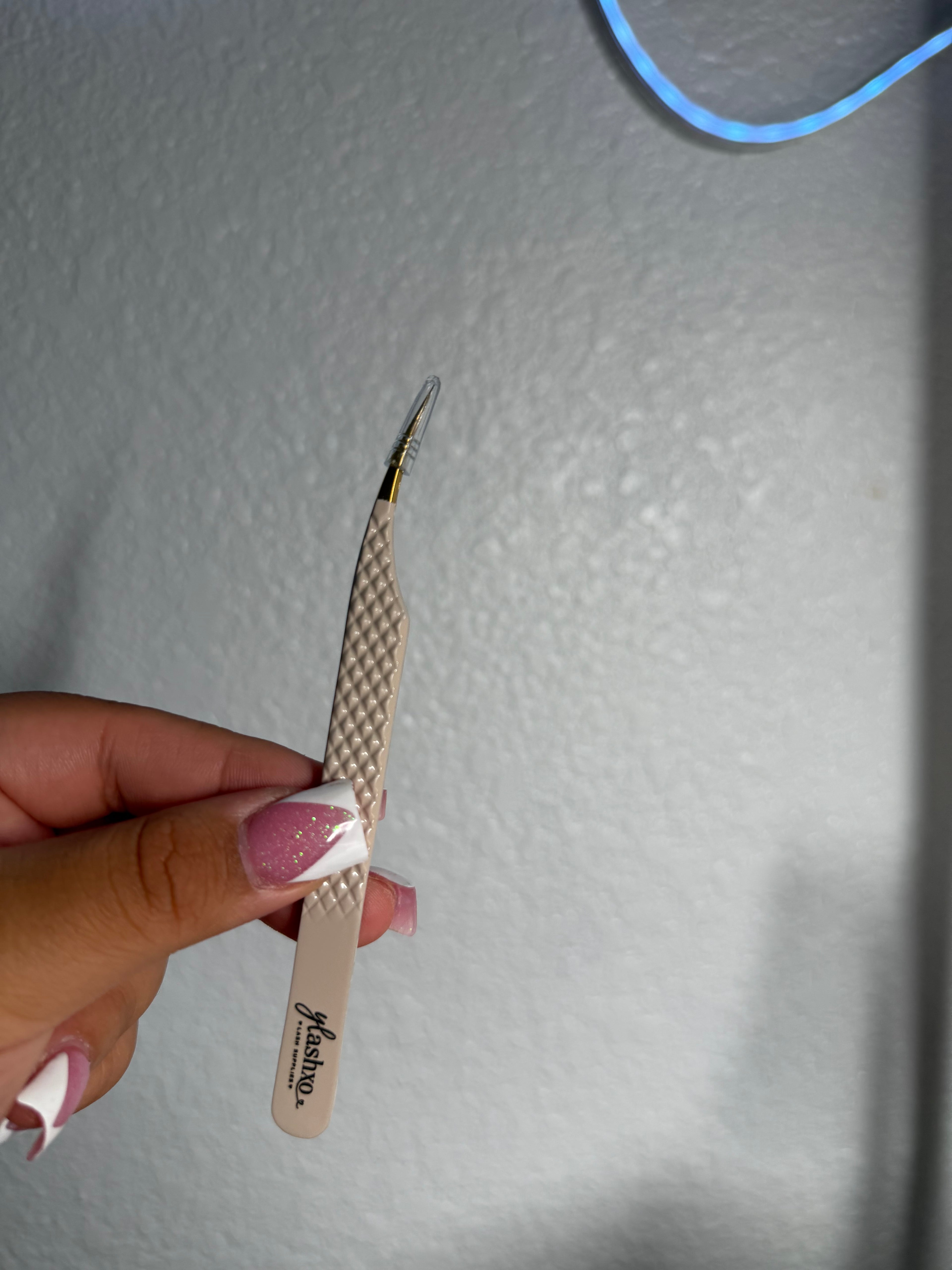 Fiber tip isolation straight curve tweezers