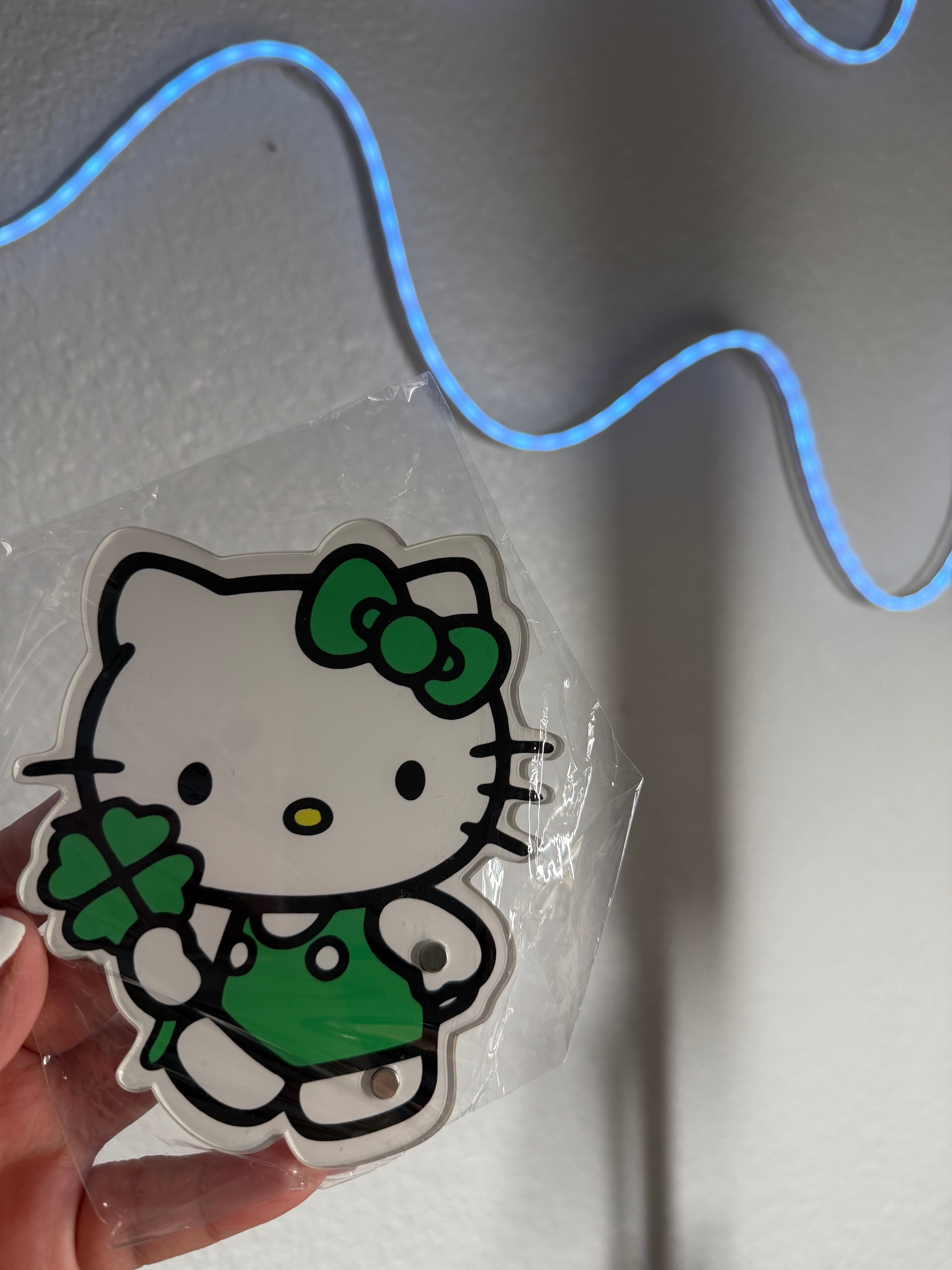 HK lucky clover lash tile